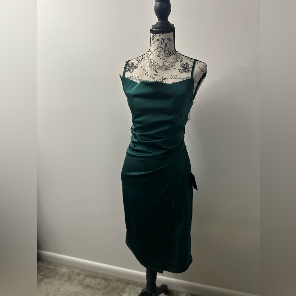 NWT- Lulu's Hollywood Woman’s Green Satin Midi Dress - Picture 4 of 8